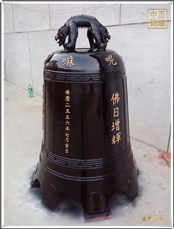 寺廟擺放銅鐘