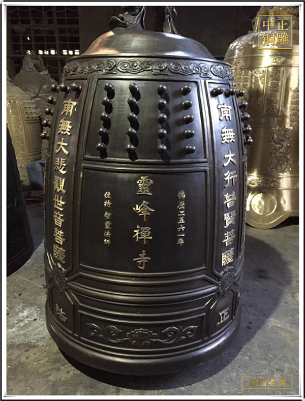 景區(qū)觀賞大鐘.jpg